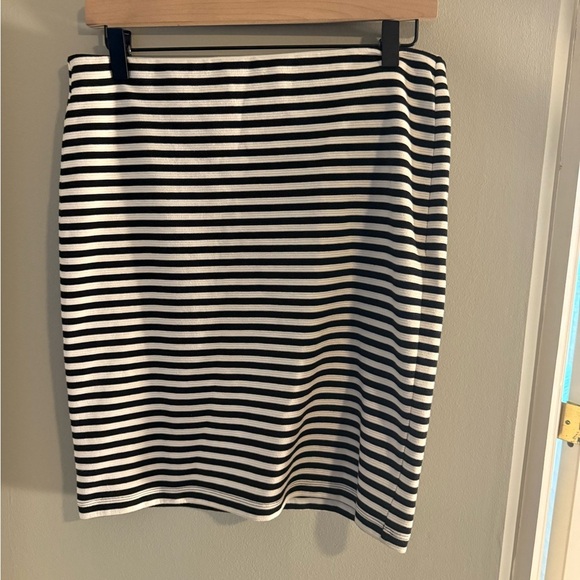 Old Navy Black and White Pencil Midi Skirt - Picture 1 of 5